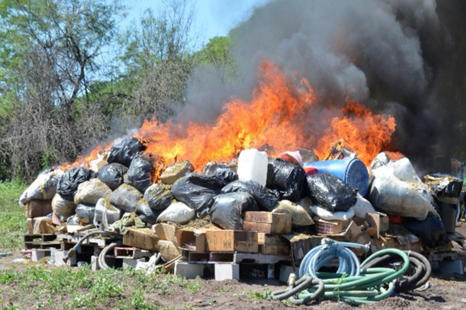 Destruyen en Sinaloa más de 2 toneladas de droga y máquinas tragamonedas