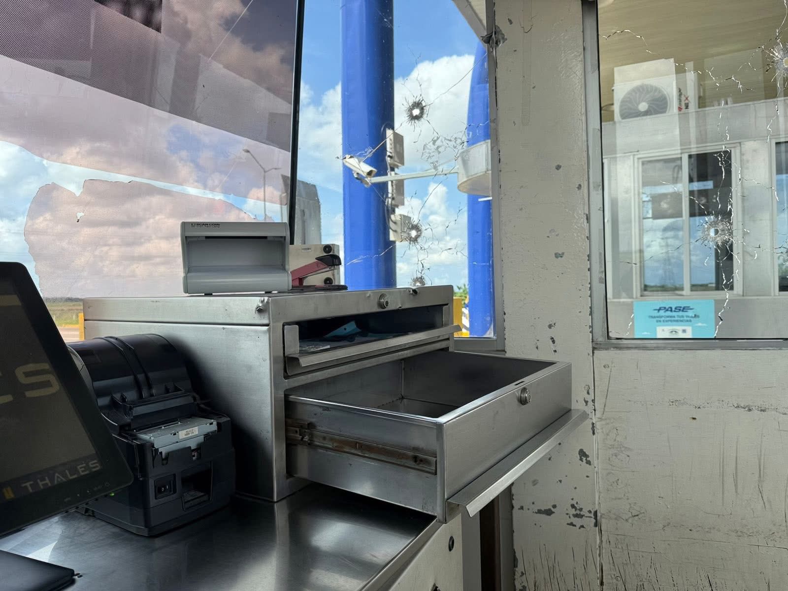 Grupo armado asalta a empleados de la Caseta de Cobro de San Pedro