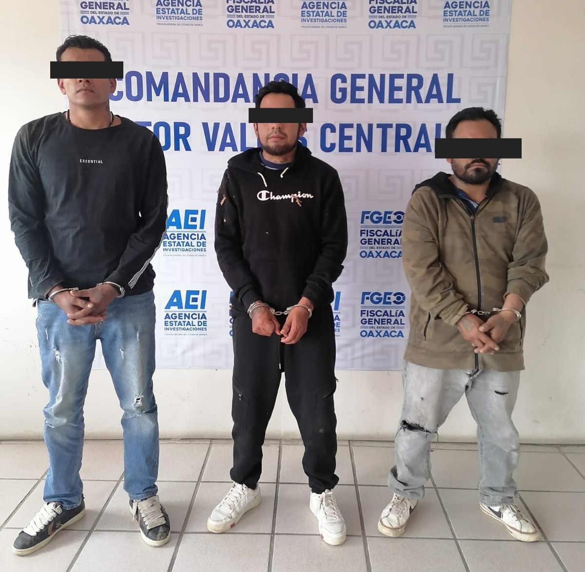 Detienen a tres sujetos por el delito de robo a negocio