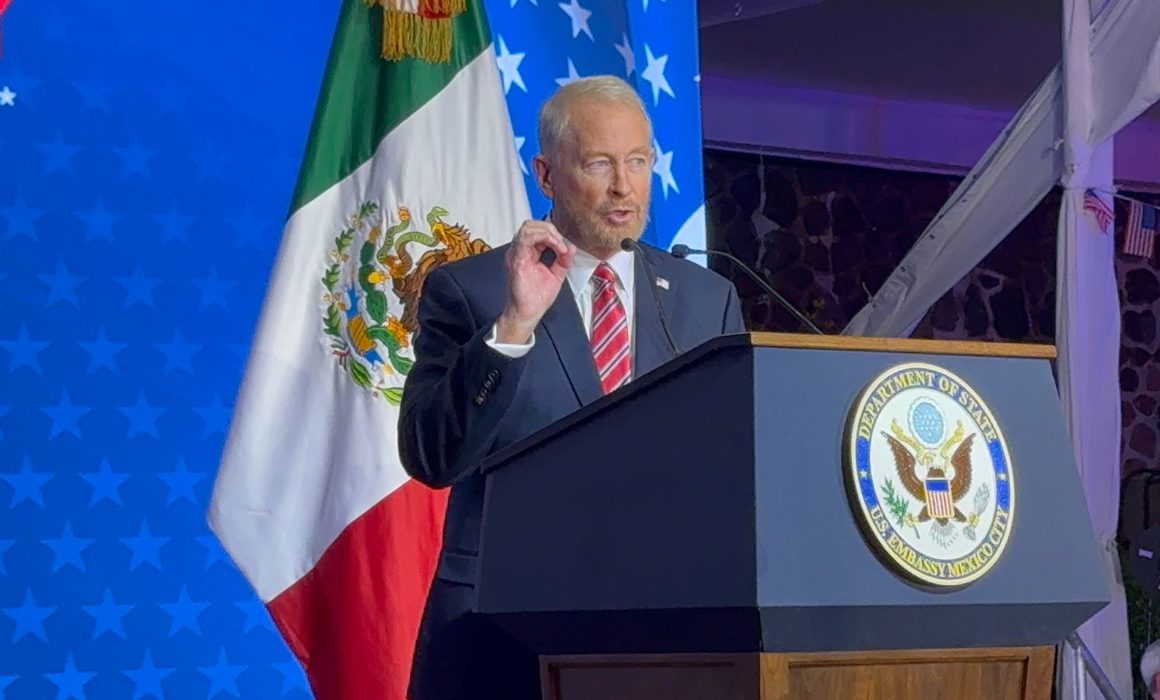 Embajador Ron Johnson respalda tratar a cárteles como terroristas