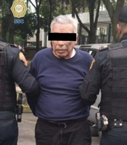 Detienen a adulto mayor por acoso sexual dentro de un cine