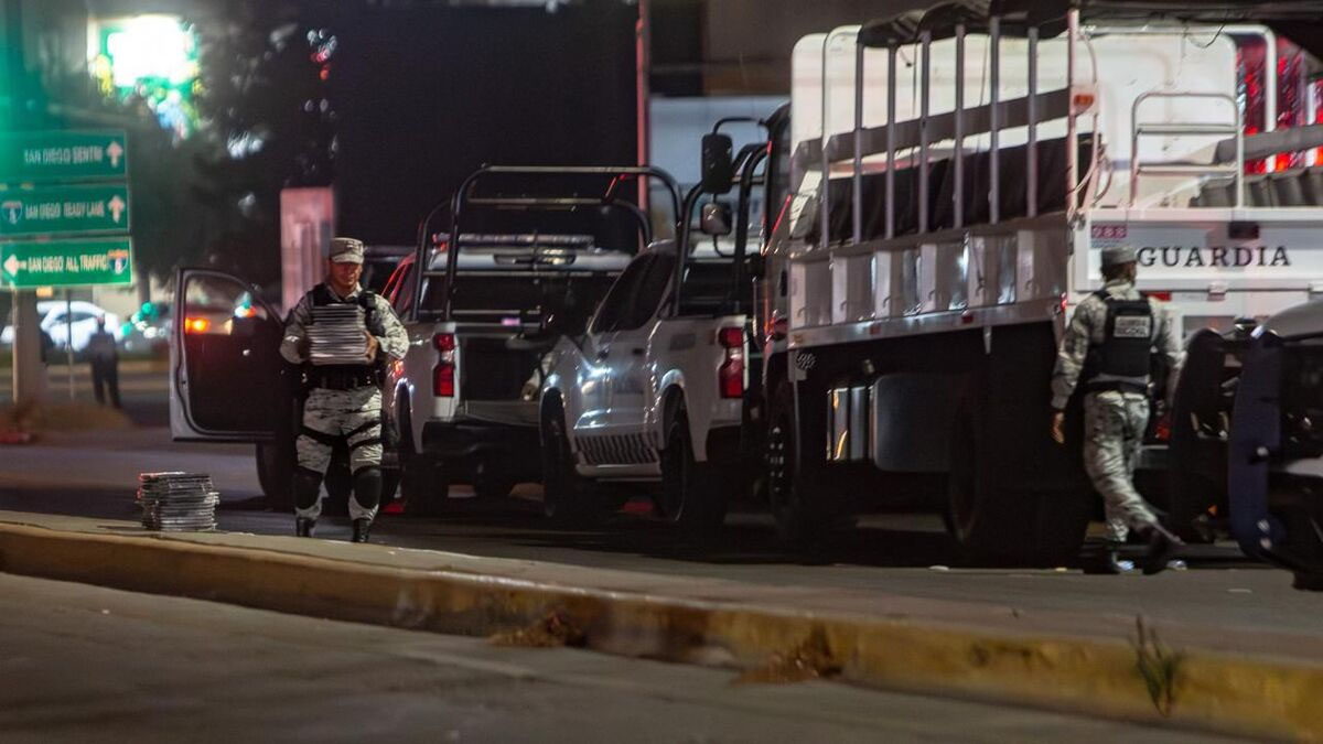 Decomisan tráiler con más de 2 toneladas de cocaína y metanfetamina en aduana de Tijuana