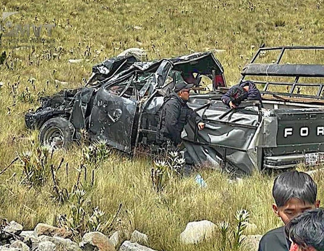 Un muerto y once turistas lesionados tras volcadura de una camioneta en el Nevado de Toluca