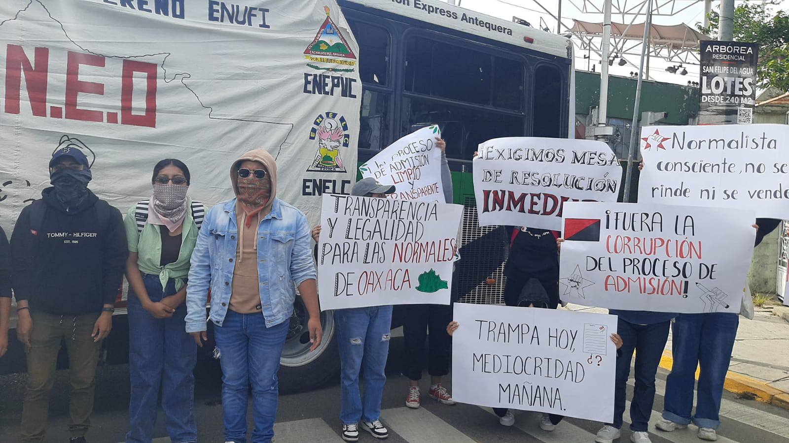 Normalistas “denuncian” irregularidades en examen de admisión