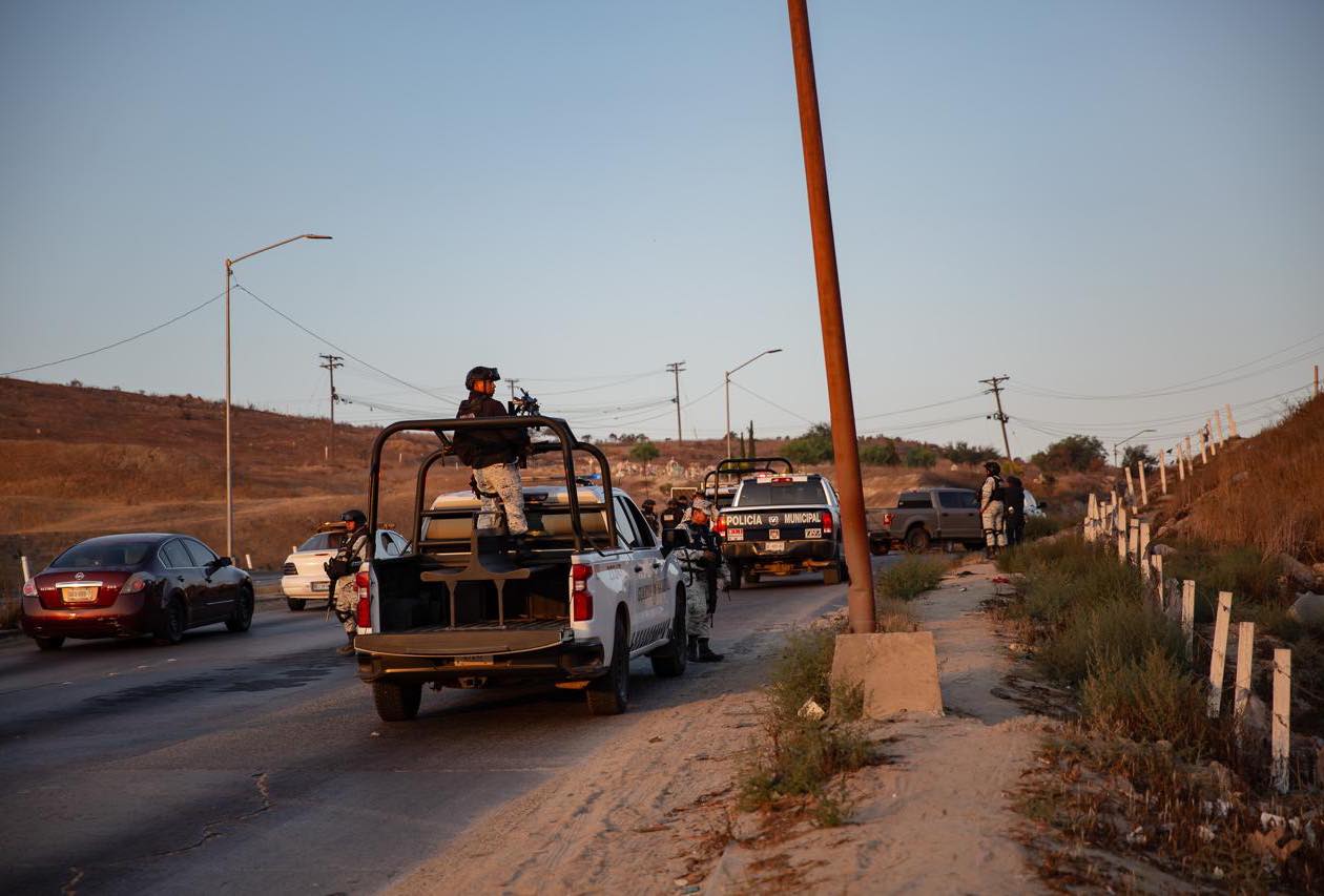 Arrojan tres cuerpos en la Vía Rápida Oriente de Tijuana