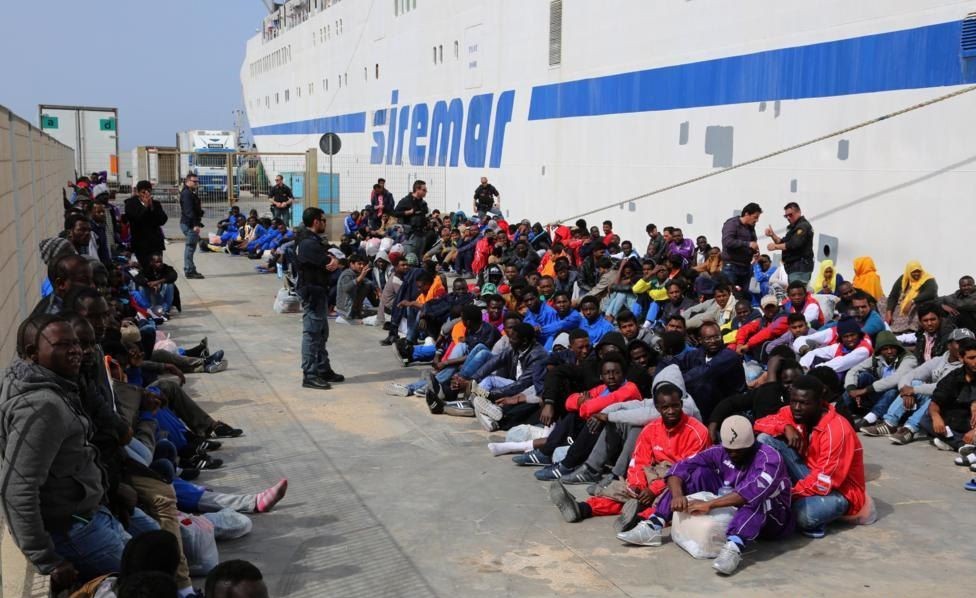 Mueren al menos 20 migrantes por un naufragio frente a la isla italiana de Lampedusa