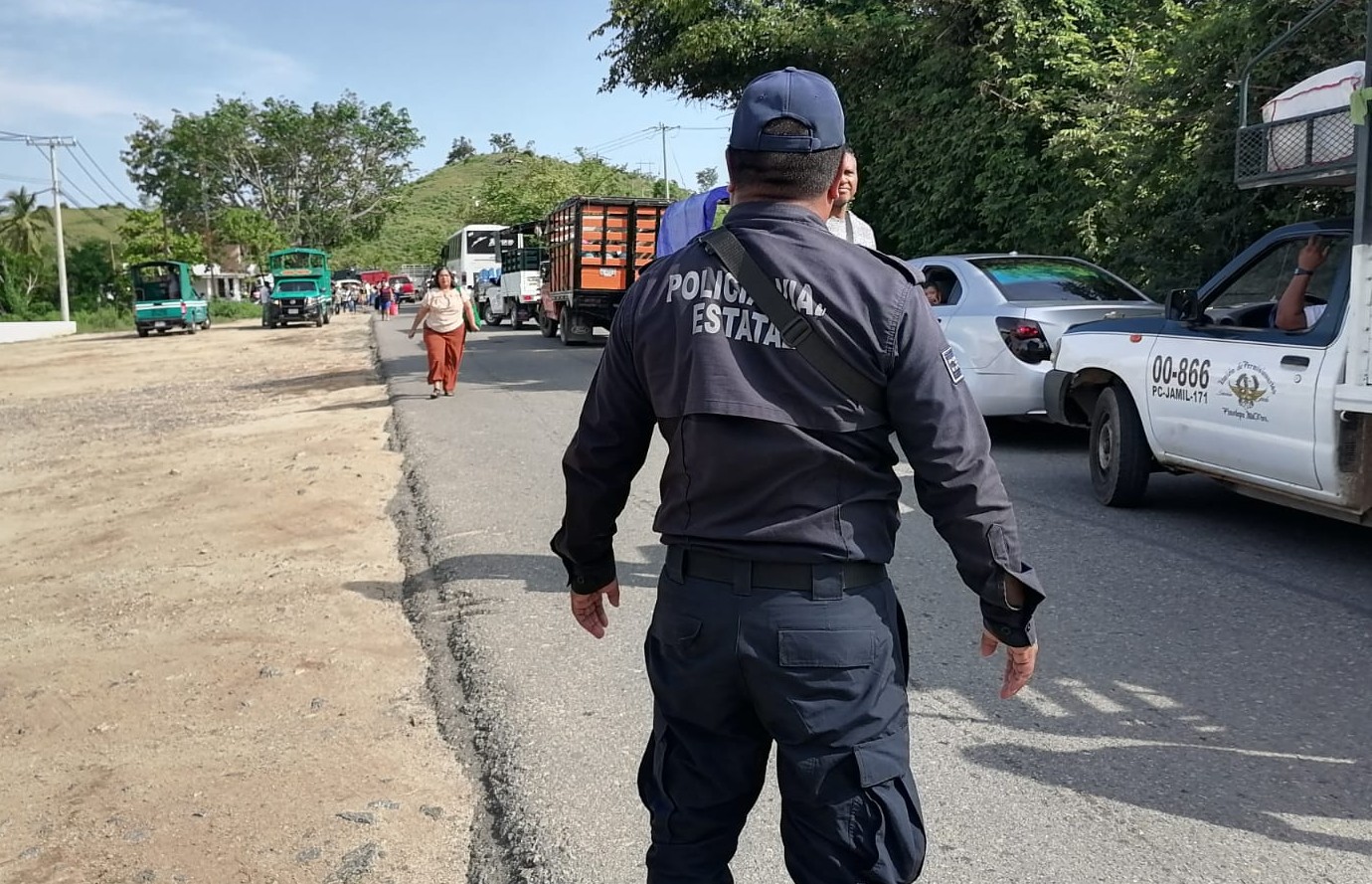 Bloqueados diferentes puntos de la carretera federal 200