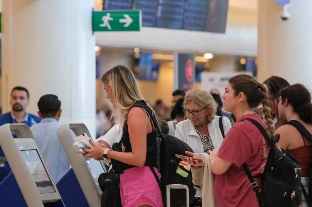 Turismo extranjero aumentó 7.3% interanual en primer semestre de 2025