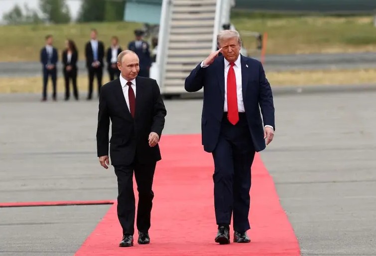 Trump y Putin aterrizan en Alaska para cumbre sobre la guerra en Ucrania