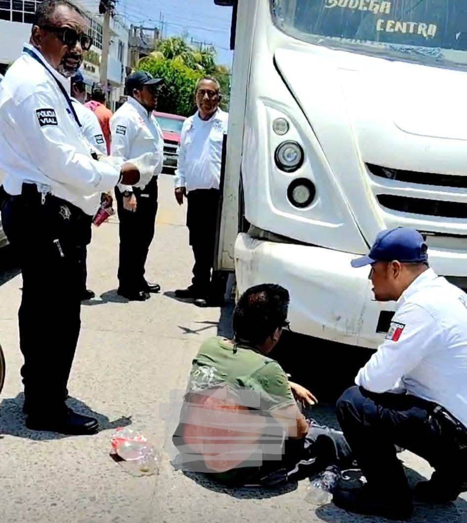 Urbano atropella a persona con discapacidad en el centro de Salina Cruz