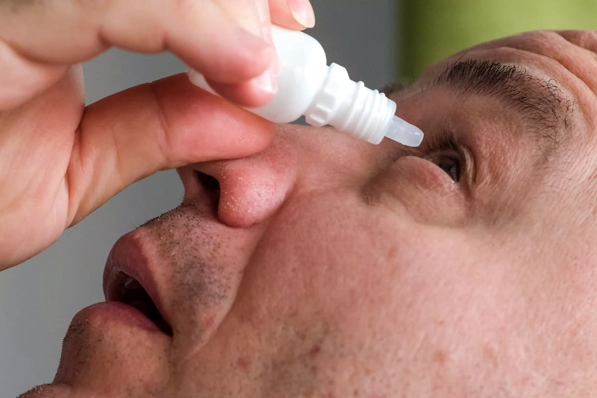 EU aprueba gotas oftálmicas para mejorar la vista cansada en adultos