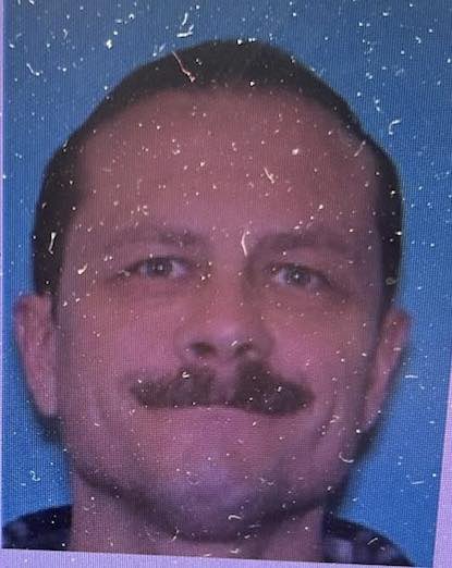 Buscan a exsoldado que mató a 4 personas en bar de Montana