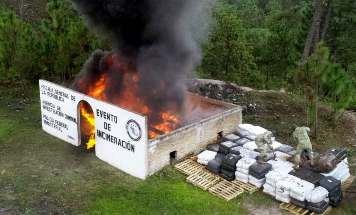 Destruyen más de una tonelada de cocaína en Guerrero
