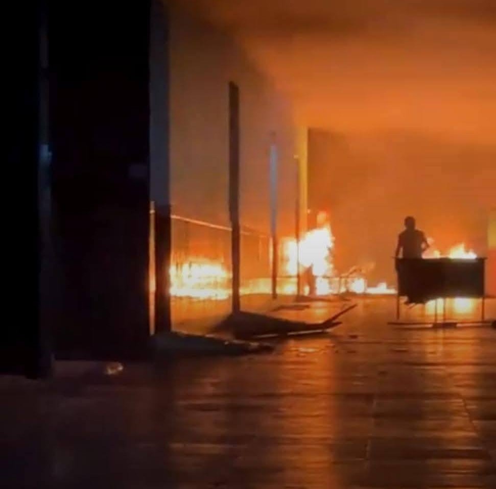 Queman el Palacio Municipal de Tzucacab tras muerte de detenido