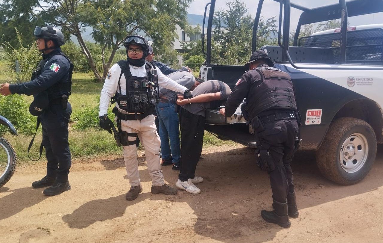 Detienen a tres por robo a casa habitación en Tlalixtac de Cabrera