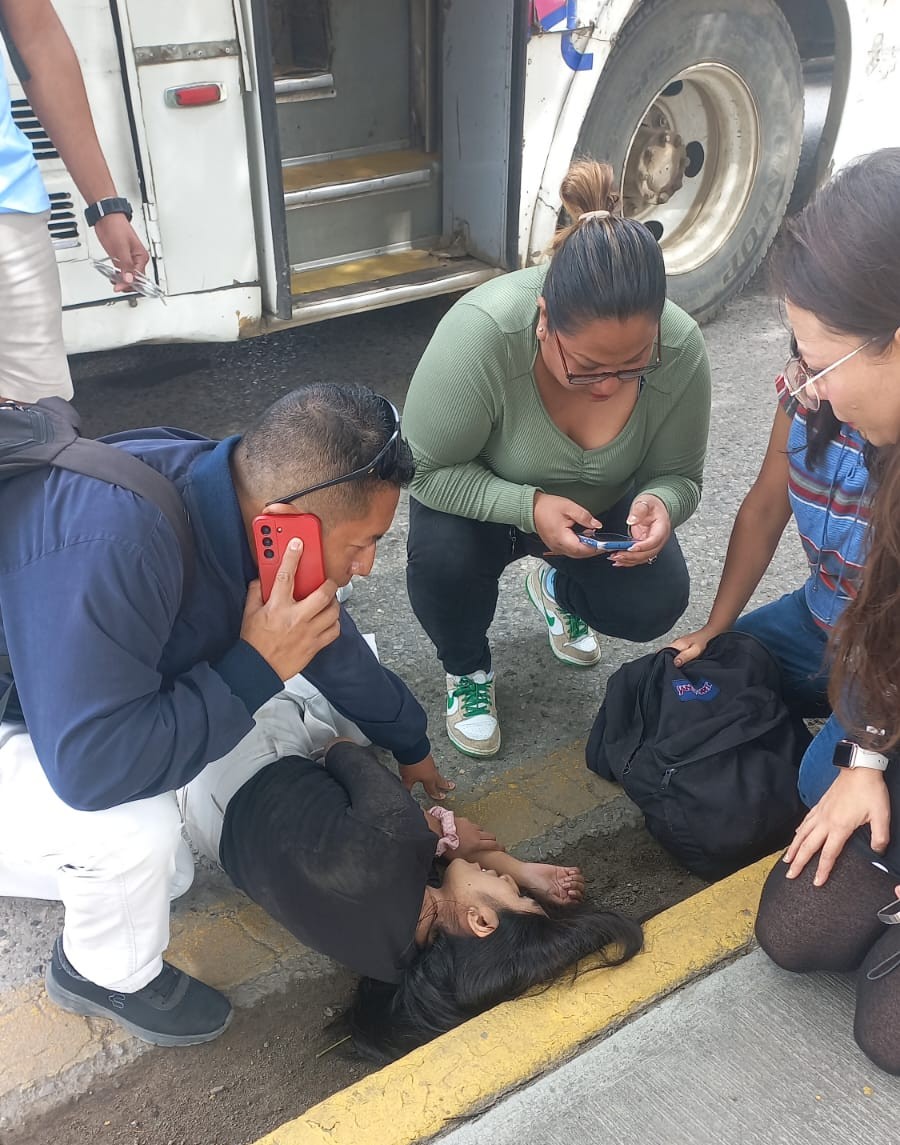 Atropellan a femenina en la Avenida Universidad de la ciudad de Oaxaca