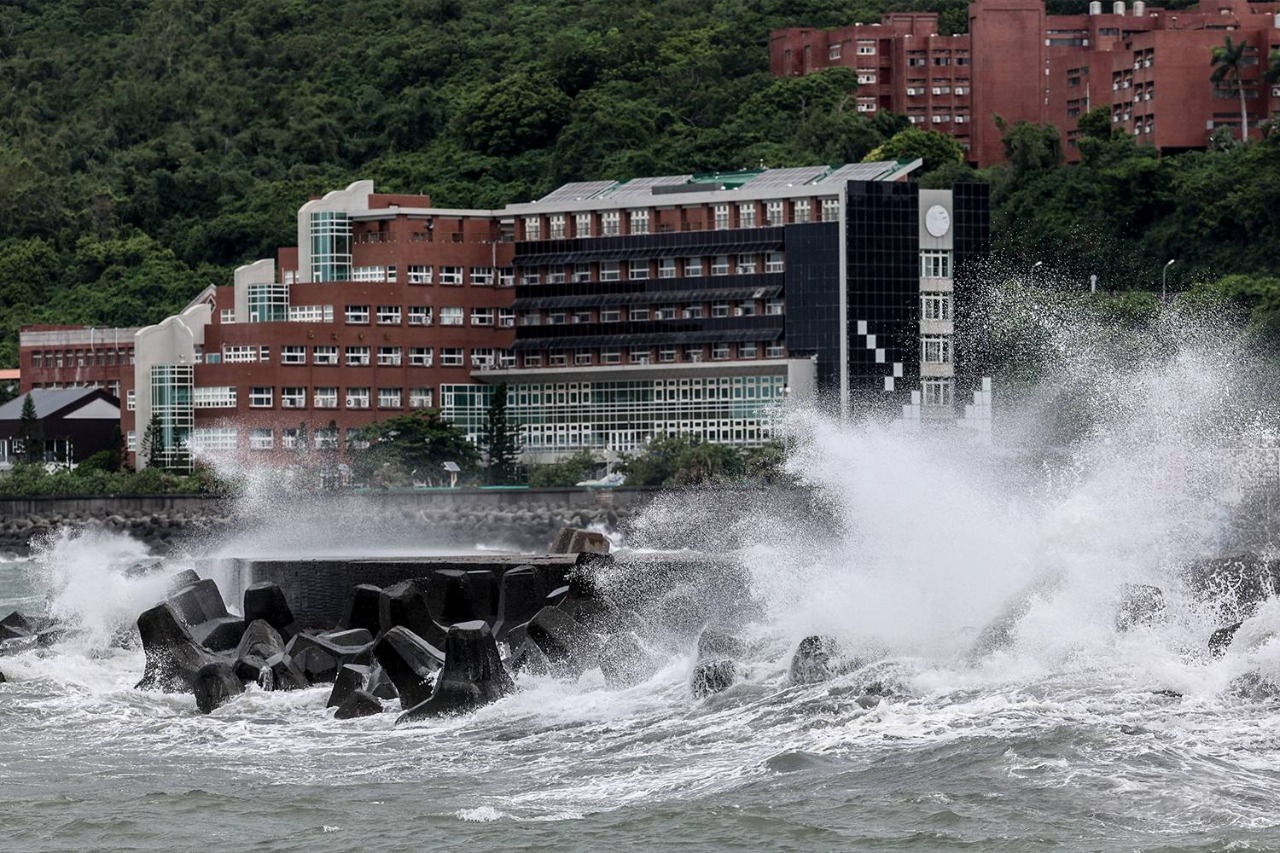 Tifón “Podul” golpea a Taiwán