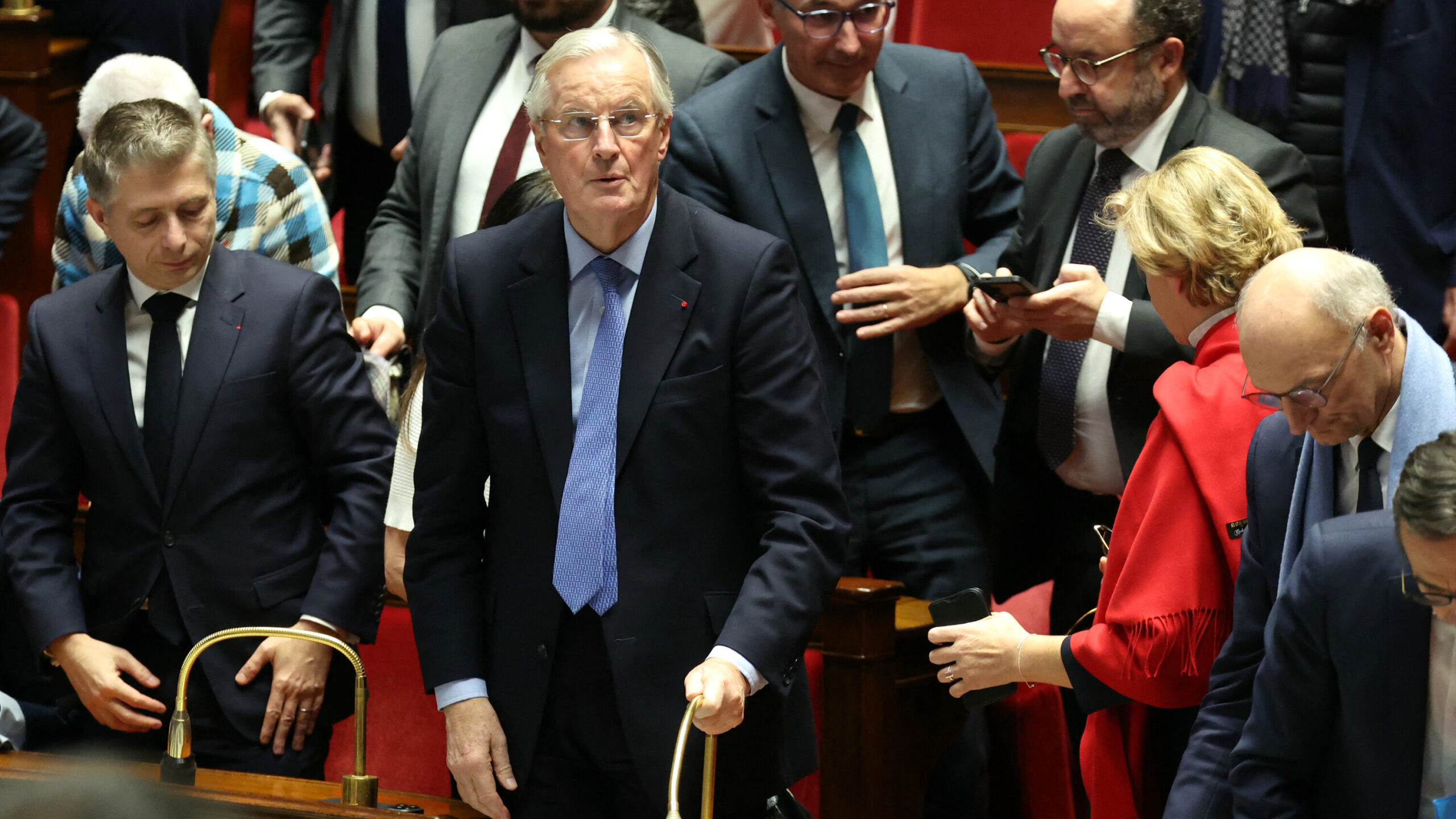 Legisladores destituyen al primer ministro de Francia