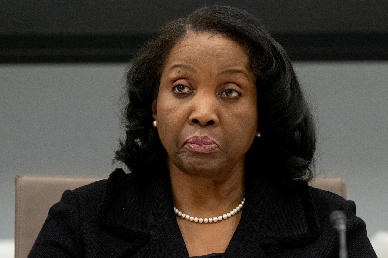 Tribunal decide que Lisa Cook puede seguir como gobernadora de la Fed