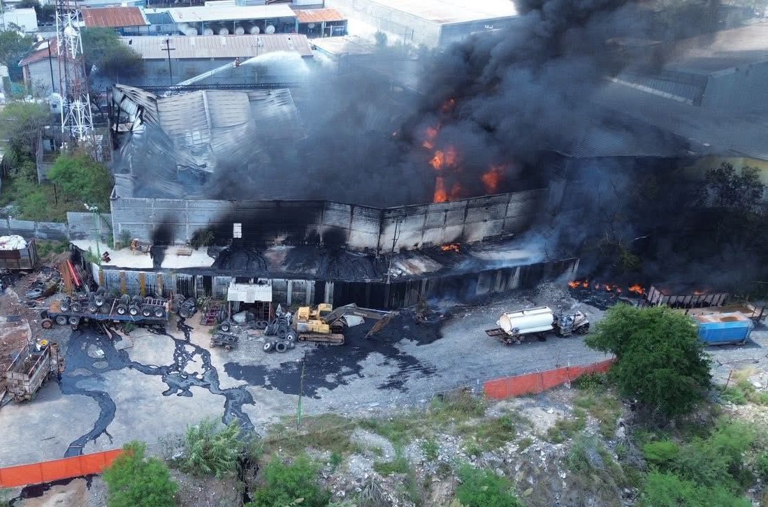 Incendio en Parque Industrial Escobedo deja dos lesionados