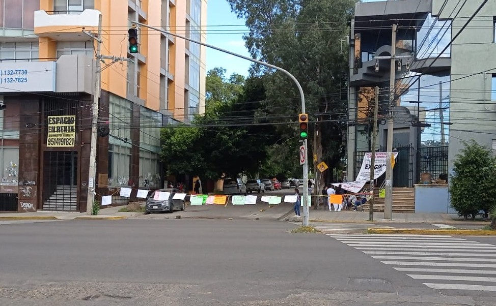 Continúa cerrada la calle de Amapolas en la capital oaxaqueña
