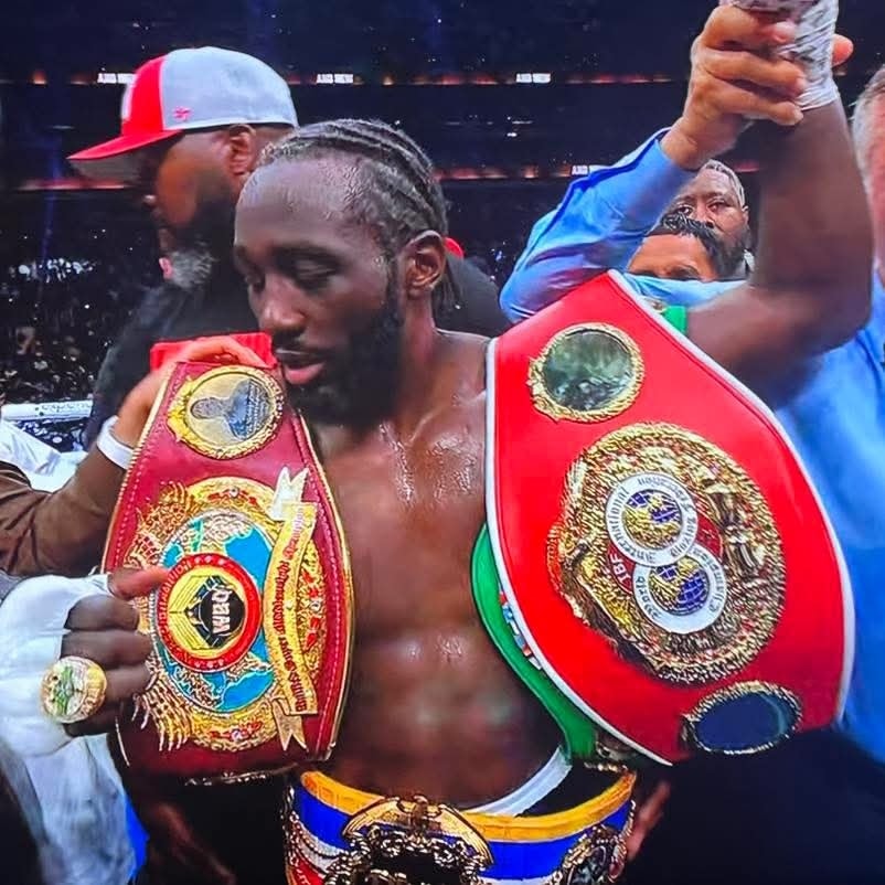 Crawford derrota al ‘Canelo’ Álvarez y le arrebata sus cinturones