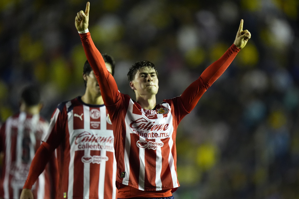 Chivas vence al América en el clásico mexicano