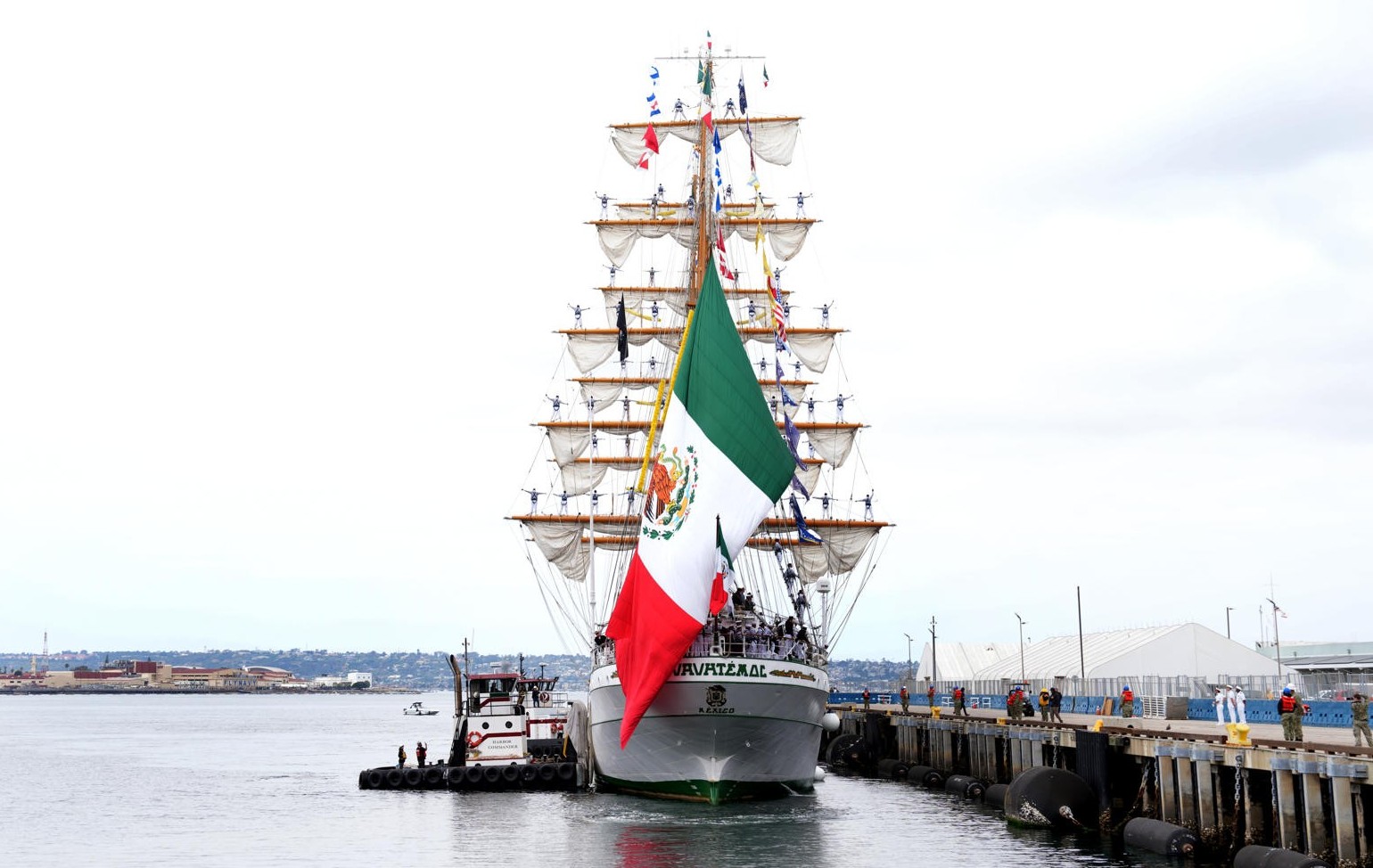 Buque Cuauhtémoc reanuda sus operaciones tras chocar con el puente de Brooklyn