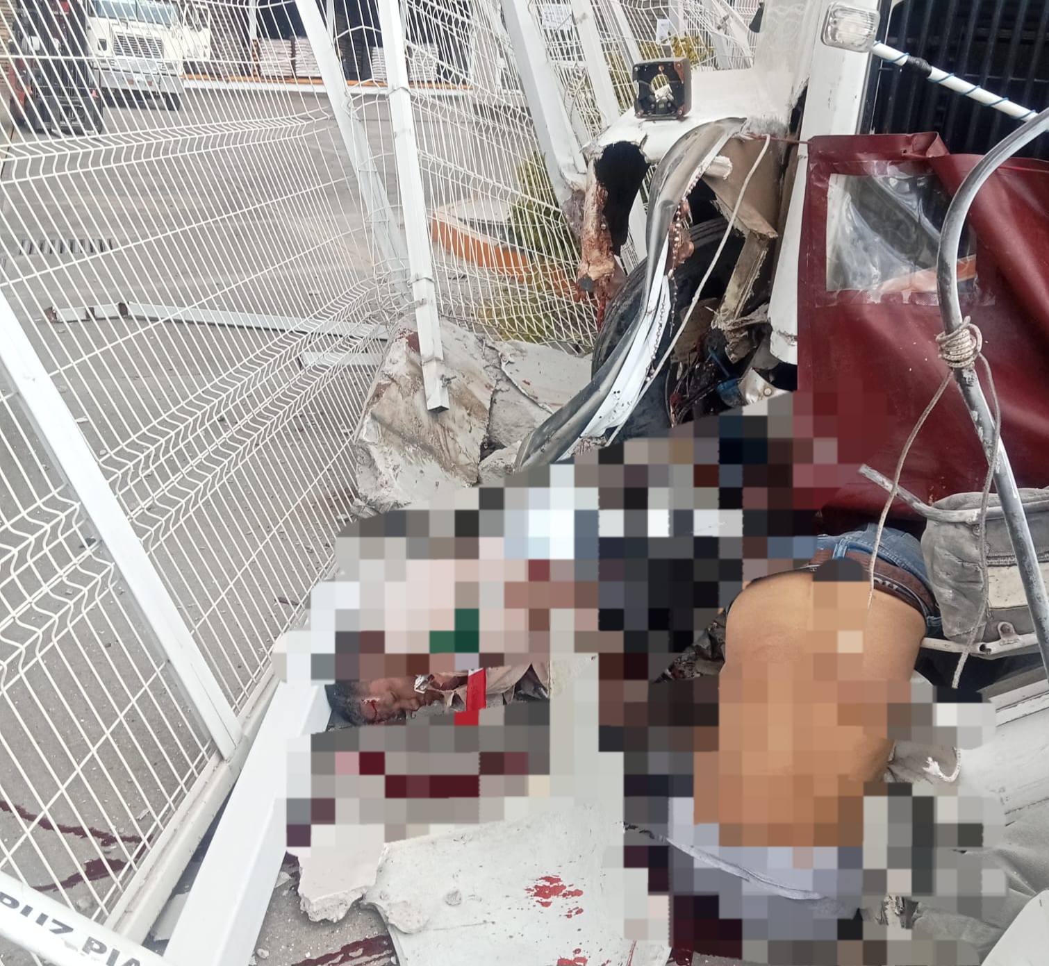 Tres muertos tras accidente entre mototaxi y volteo en Ánimas Trujano
