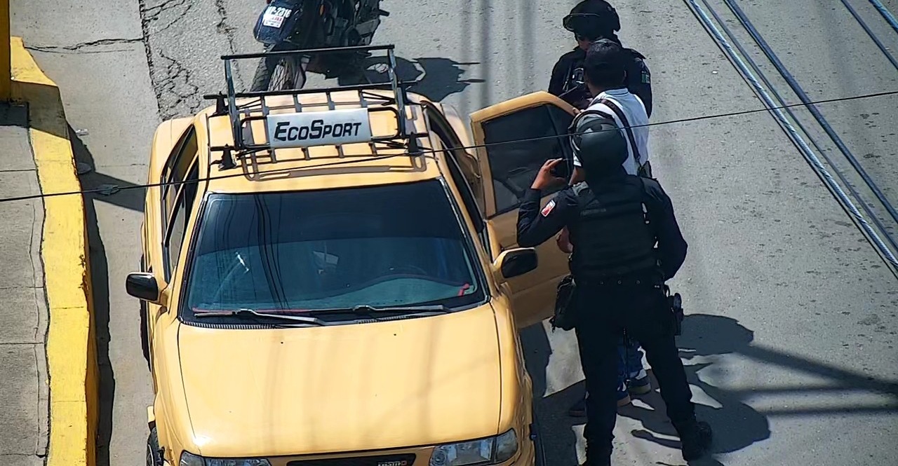 Detienen a sujeto por robo con violencia en San Martín Mexicapam