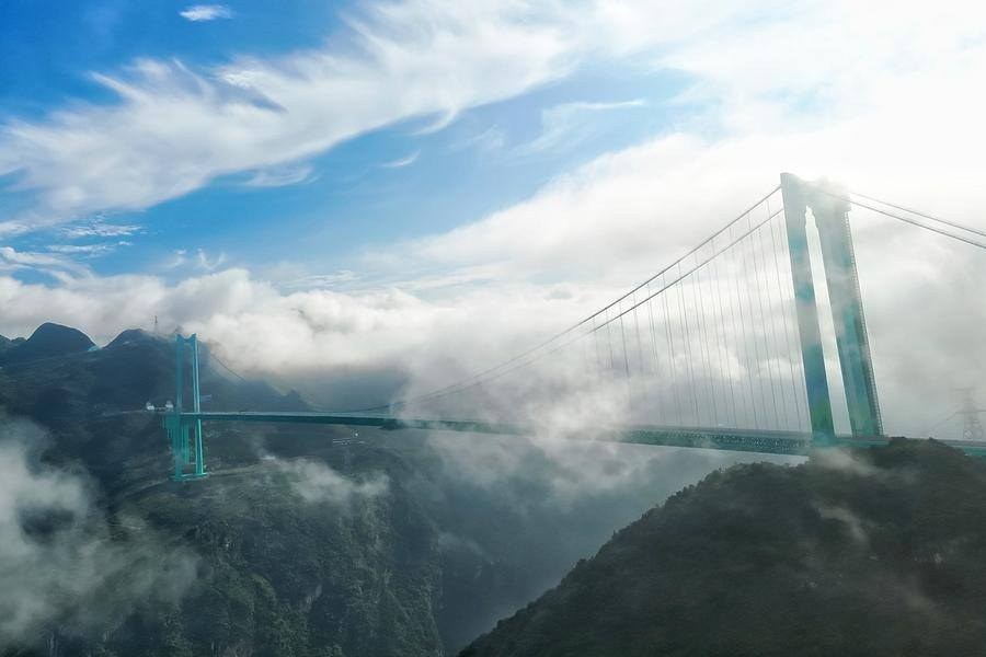 China inaugura el puente vehicular más alto del mundo