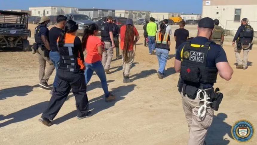 ICE detiene a 475 inmigrantes indocumentados en una redada masiva en una planta de Hyundai en Georgia