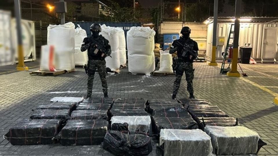 Ecuador decomisa 298 kilos de cocaína que iba a México