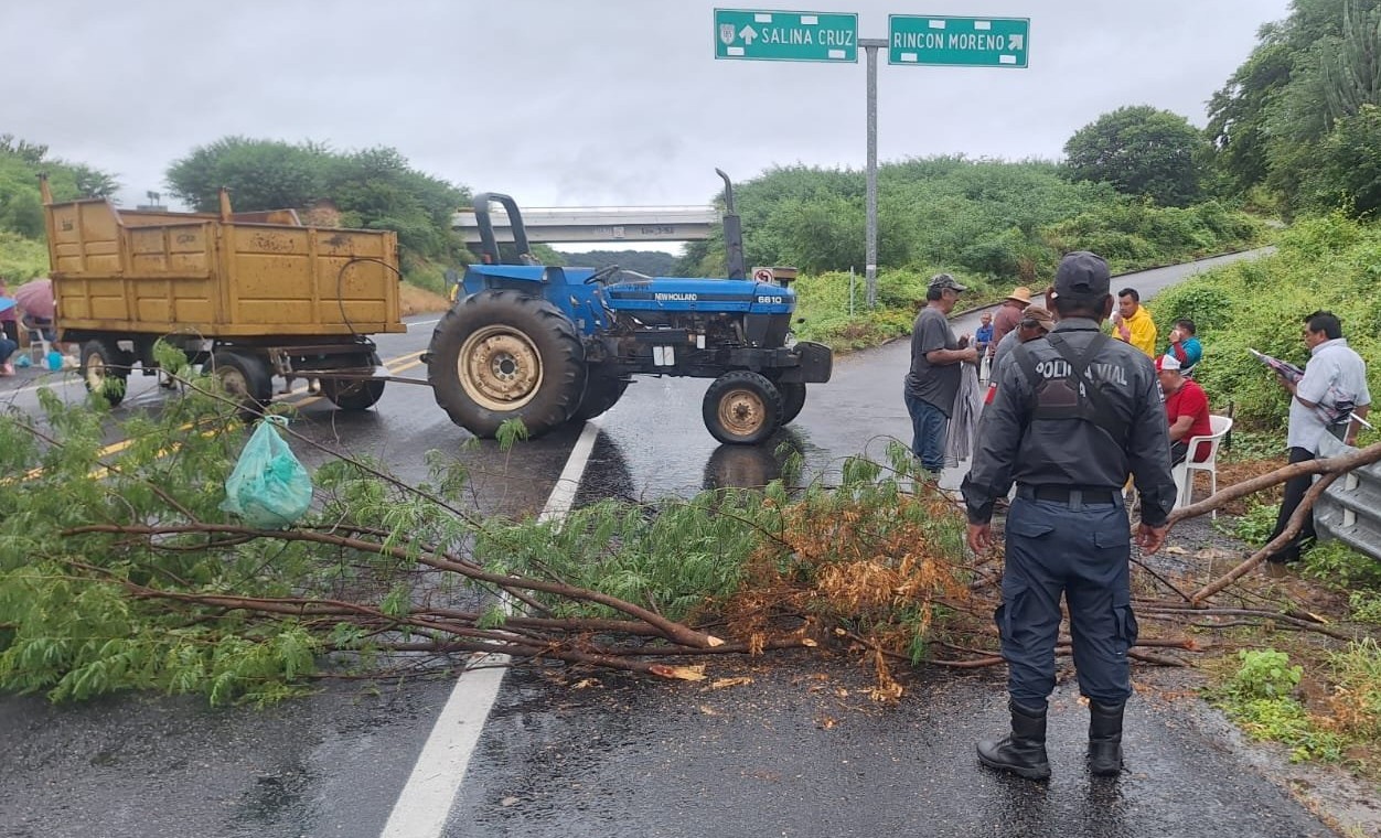 Bloqueada la carretera La Ventosa-Salina Cruz