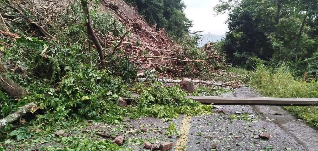 Cerrada la carretera Tuxtepec–Oaxaca por derrumbe