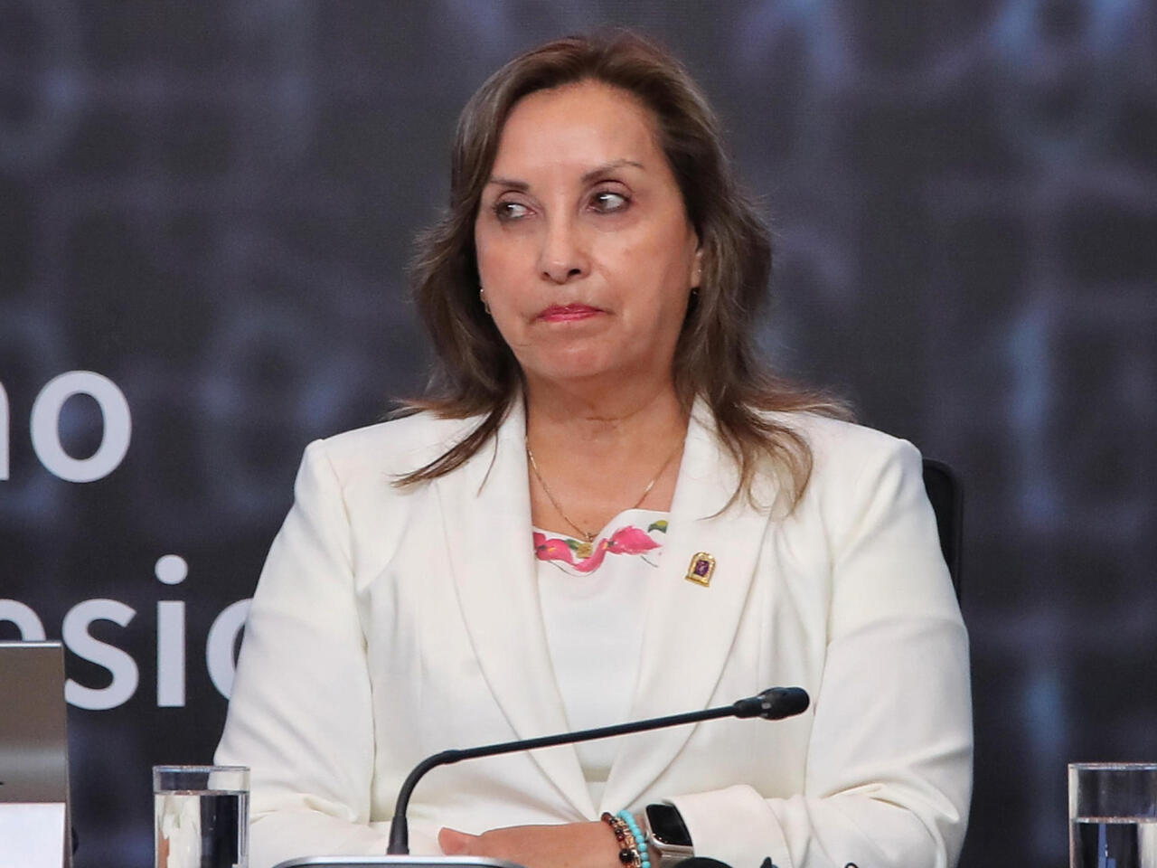 Fiscalía de Perú pide prohibir a Boluarte salir del país tras destitución