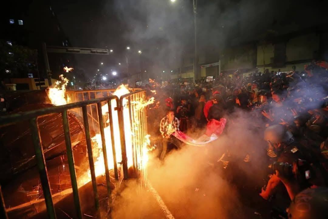 Más de 100 heridos en protesta tras instalarse nuevo gobierno en Perú