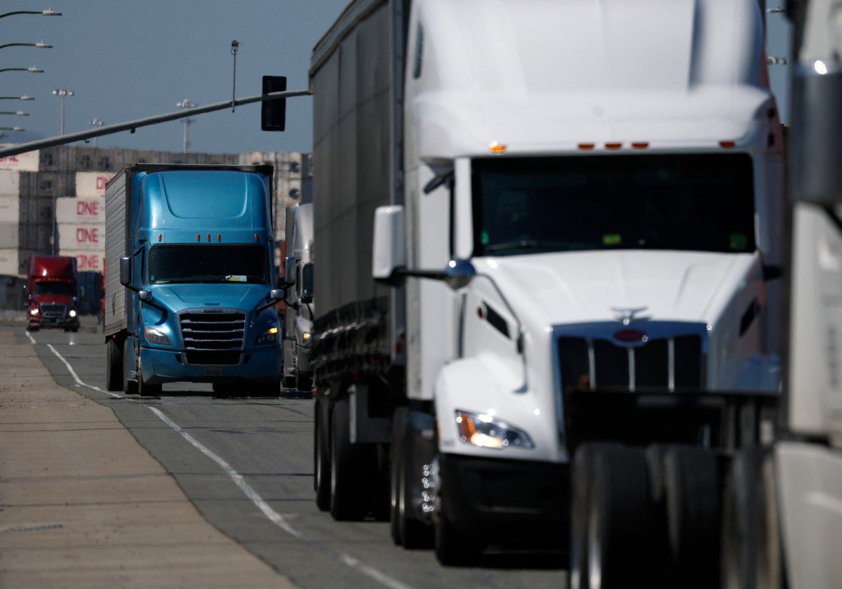 Gobierno de Trump retendrá 40 millones de dólares a California por no obligar a camioneros a hablar inglés
