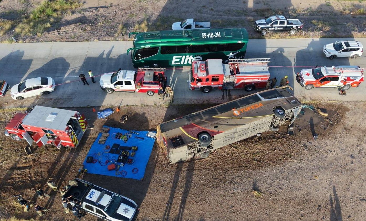 Seis muertos tras volcadura de autobús en la carretera Guaymas–Hermosillo