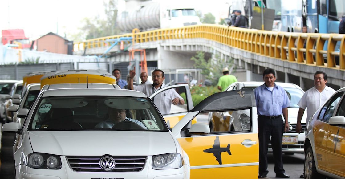 Taxistas niegan acuerdo para permitir Uber o Didi en el AICM por el Mundial 2026
