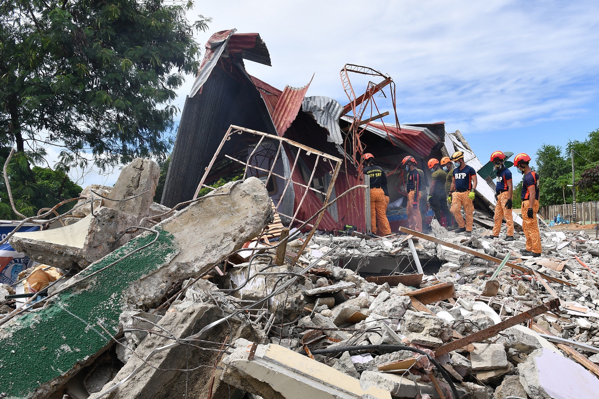 Terremoto de magnitud 6.9 en Filipinas deja al menos 69 muertos