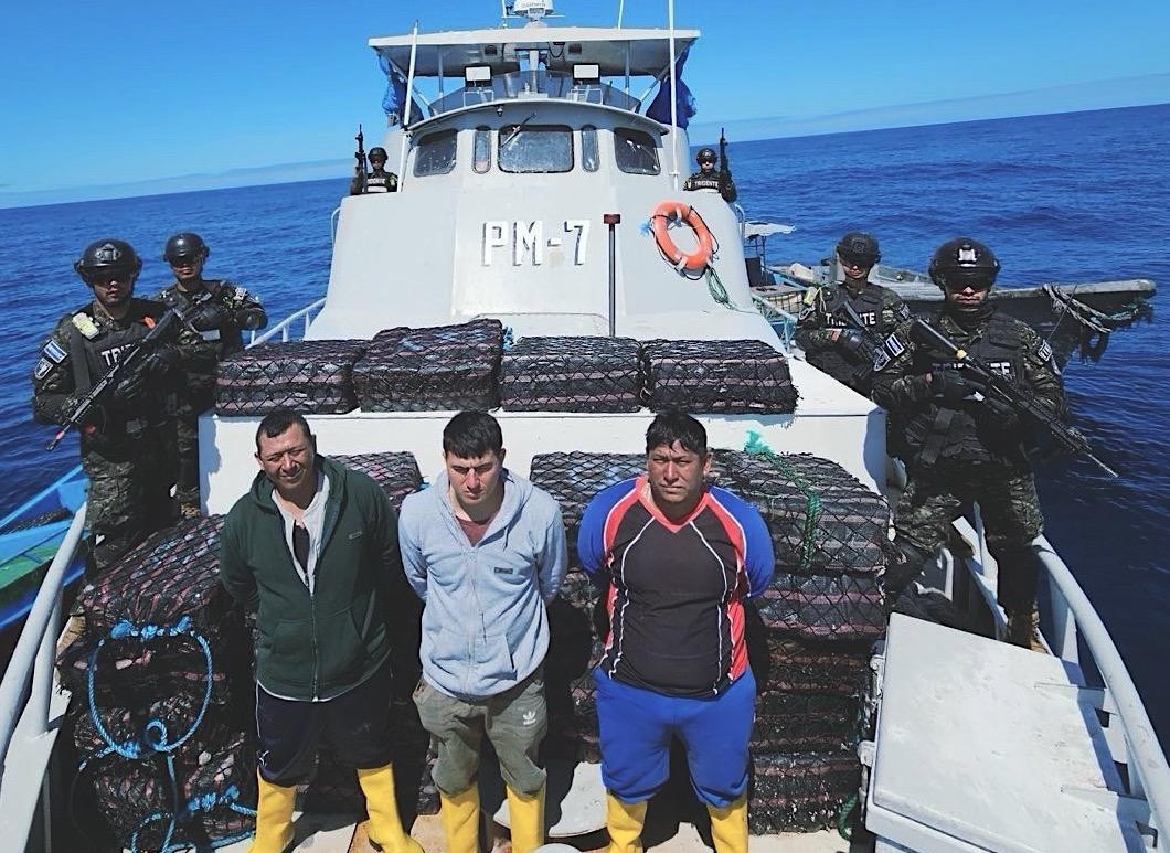 Incautan lancha con casi dos toneladas de cocaína en el Salvador