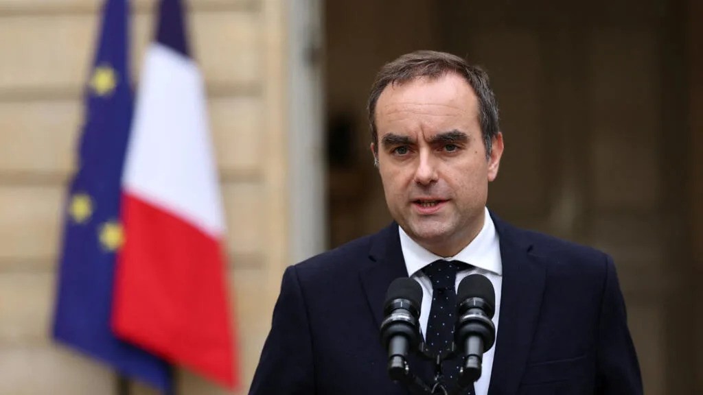 Renuncia el primer ministro de Francia, Sébastien Lecornu