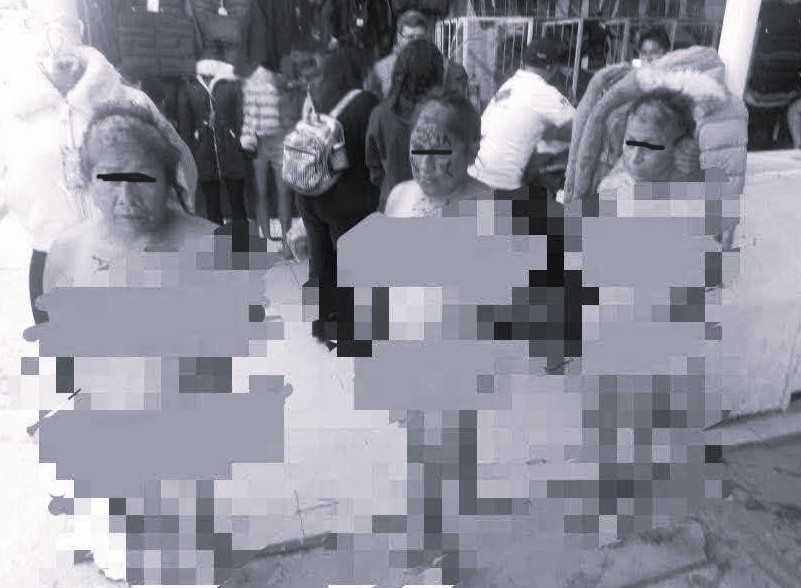 Desnudan y exhiben a tres mujeres acusadas de robo en Texmelucan, Puebla