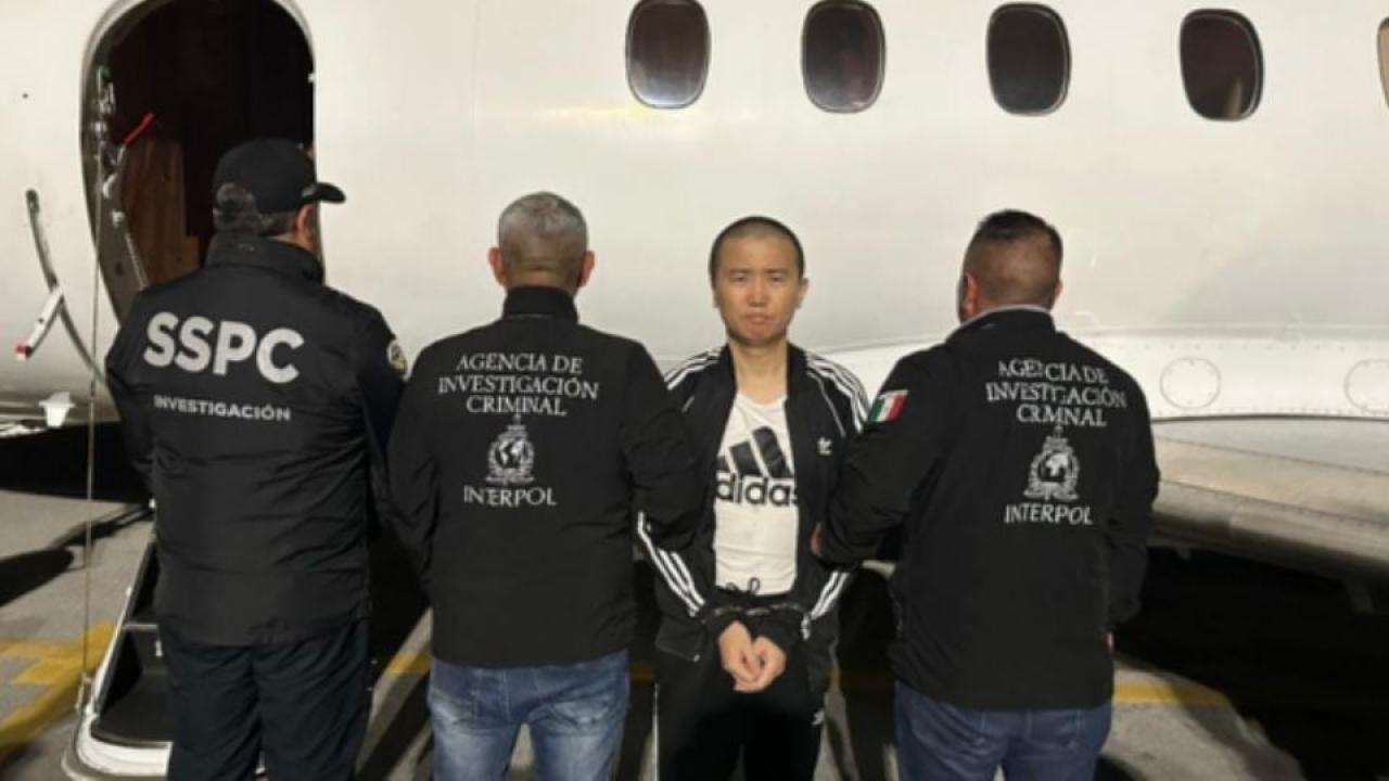 México entrega a EU a Zhi Dong Zhang tras ser expulsado de Cuba