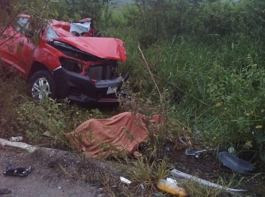 Mueren dos autoridades municipales en choque frontal