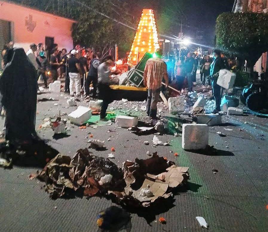 10 heridos tras explosión de carro alegórico en desfile de Día de Muertos en Morelos