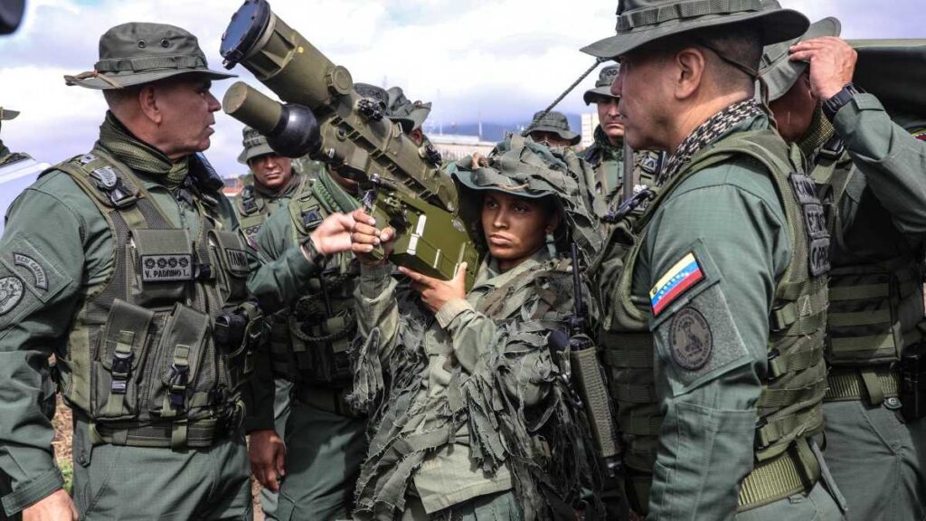 Activa Venezuela “despliegue masivo” de unidades militares ante la amenaza de una agresión estadunidense