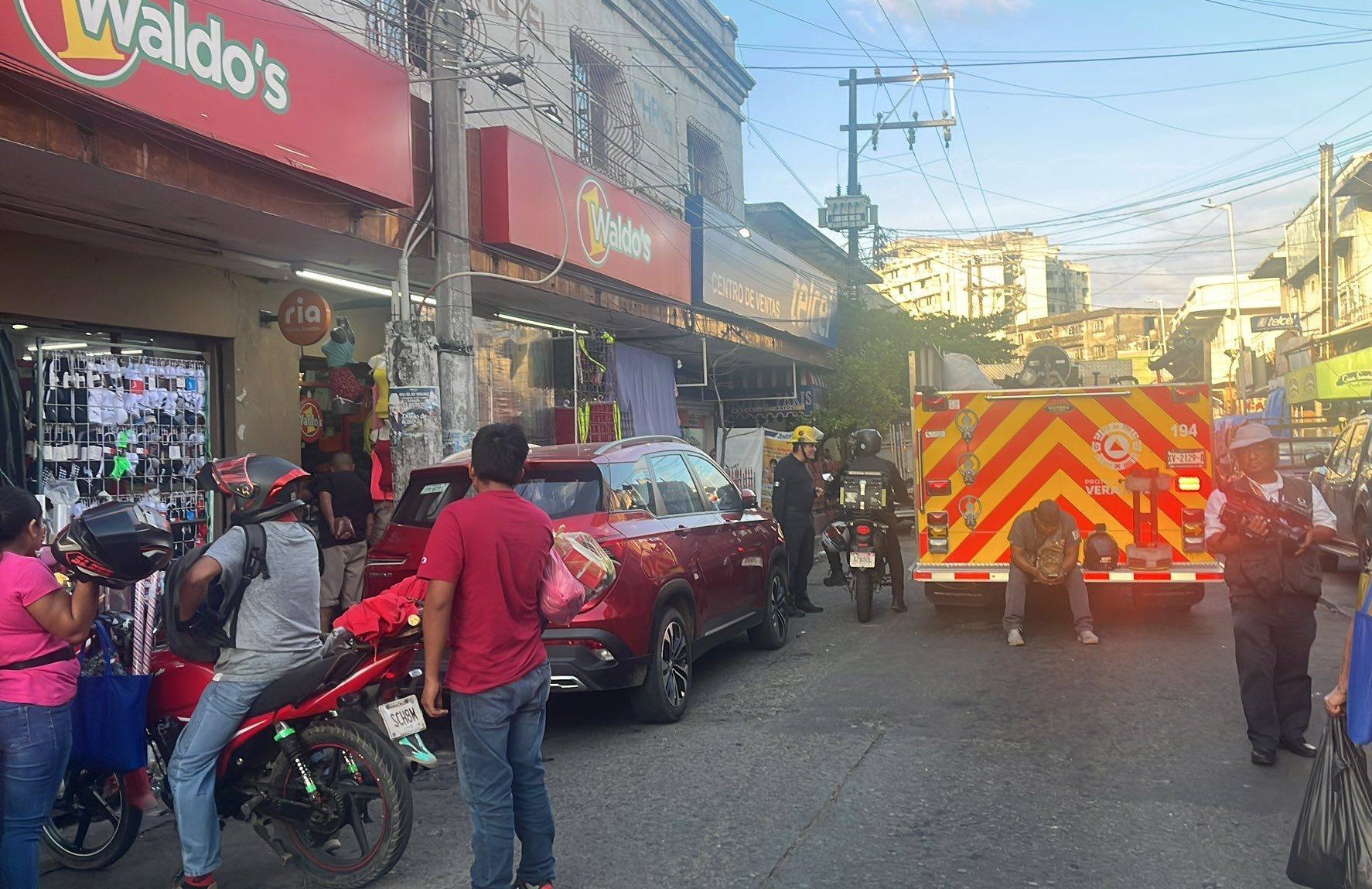 4 personas resultaron intoxicadas con monóxido de carbono en tienda Waldo’s de Veracruz