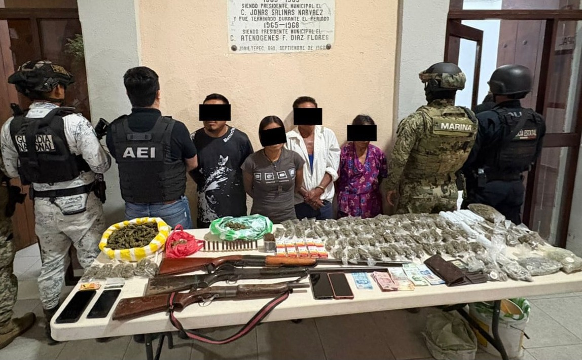 Caen cuatro tras cateos en la Costa, les aseguran drogas, armas de fuego y dinero en efectivo